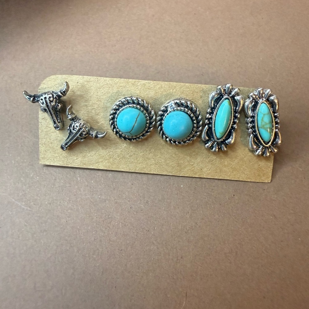 🩵BUNDLE AND SAVE 🩵(3/$16) Turquoise Stone & Silver Western Stud Earring Set - Wo